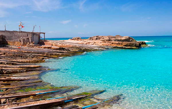Playa en Formentera Es Caló